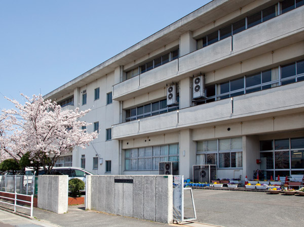 Surrounding environment. Futsukaichi Higashi Elementary School (walk 23 minutes / About 1810m)