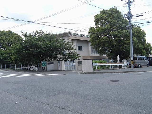 Junior high school. Municipal 筑山 until junior high school (junior high school) 570m