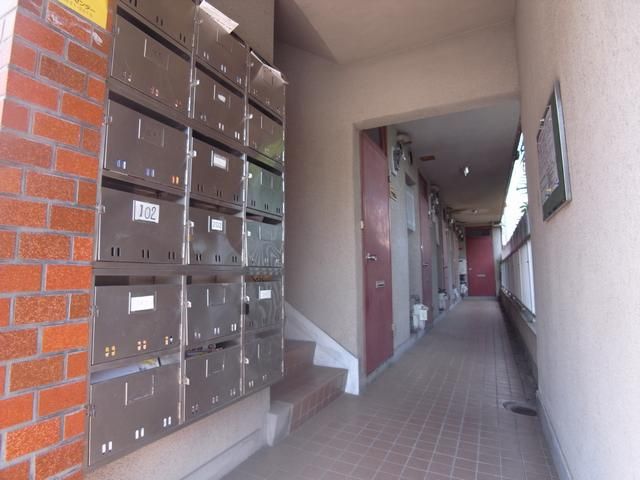 Other room space. Mailbox