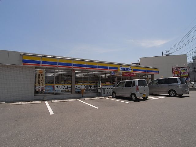 Convenience store. MINISTOP up (convenience store) 460m