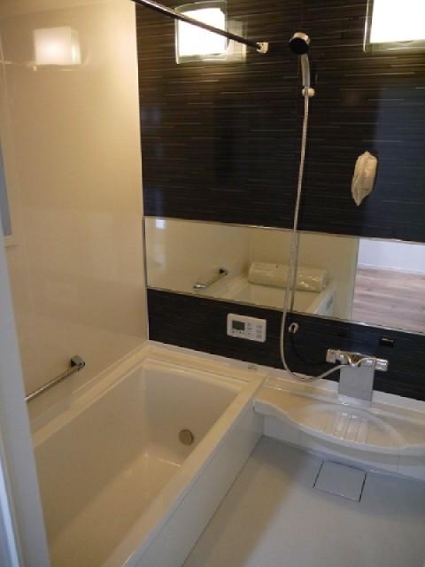 Bathroom. 1 tsubo bath with a bathroom dryer