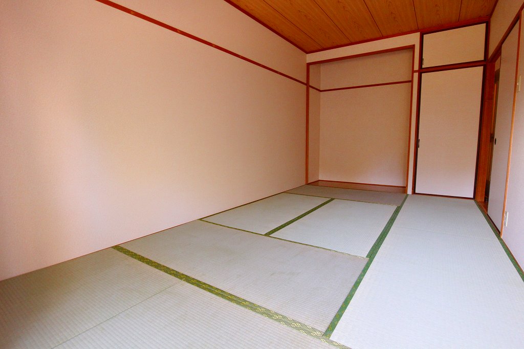 Other room space. It is a photograph of another in Room