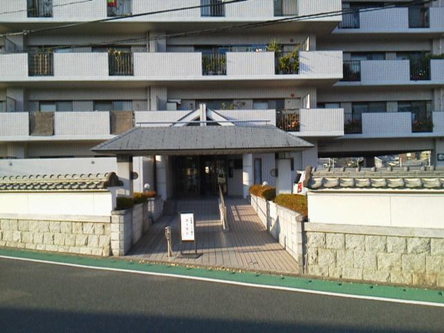 Entrance. Gates is symbolic of the tiled roof to feel Dazaifu Rashiku history