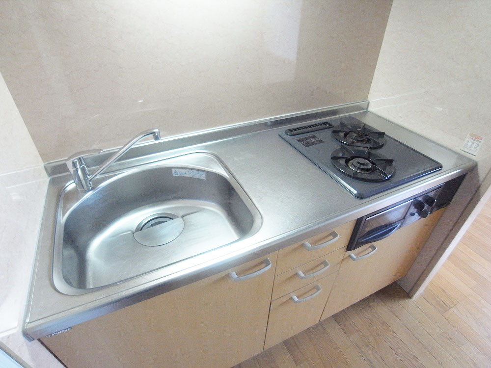 Kitchen. System kitchen with a two-burner gas stove and grill