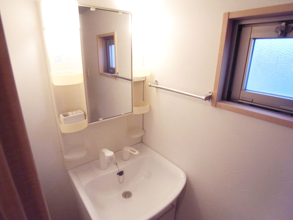 Washroom. Shampoo dresser ・ With window