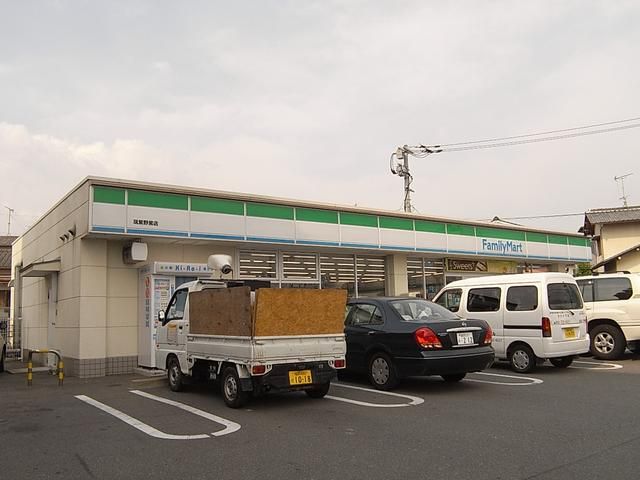 Convenience store. 890m to Family Mart (convenience store)