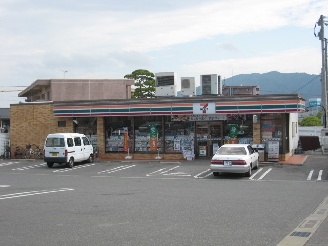 Convenience store. 560m to Seven-Eleven (convenience store)