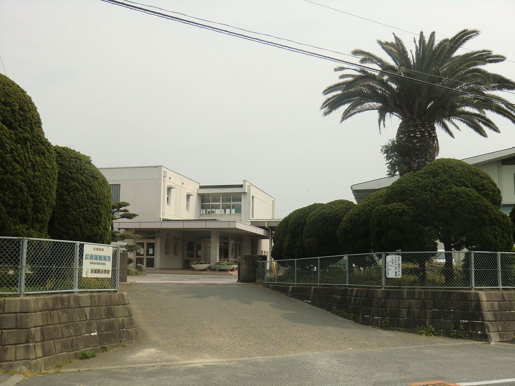 Primary school. Mizuki Nishi Elementary School until the (elementary school) 494m