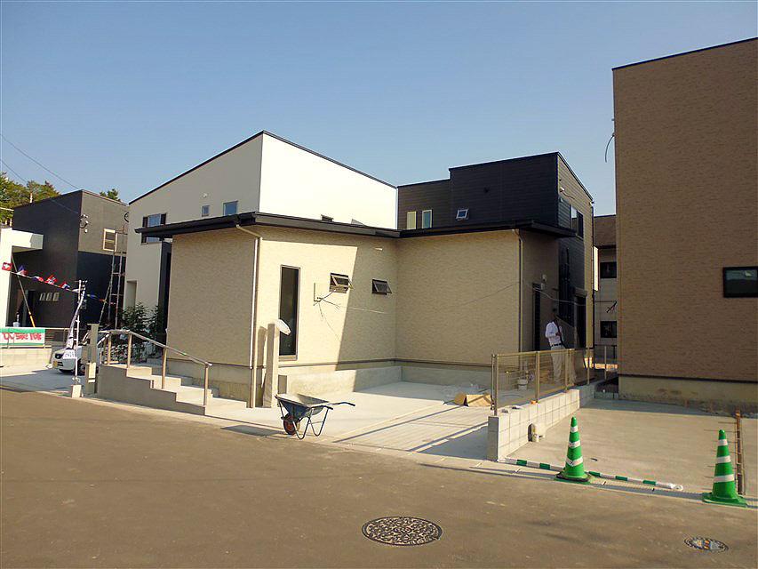 Local appearance photo. Local photo (2013 October 14, 2008)