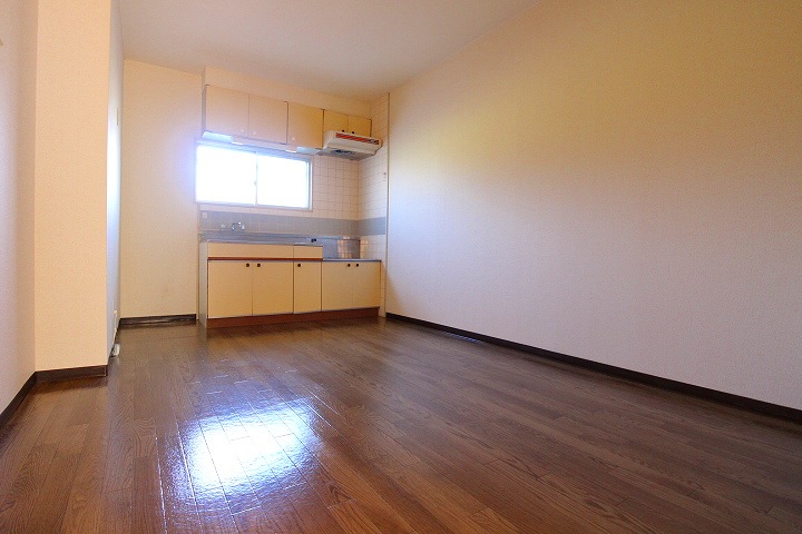 Living and room. Spacious living ※ Photo another, Room