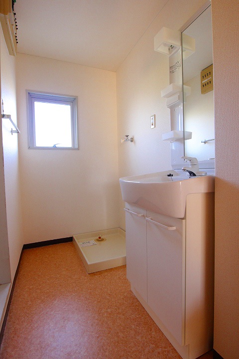 Washroom. There is a window in the dressing room ※ Photo another, Room