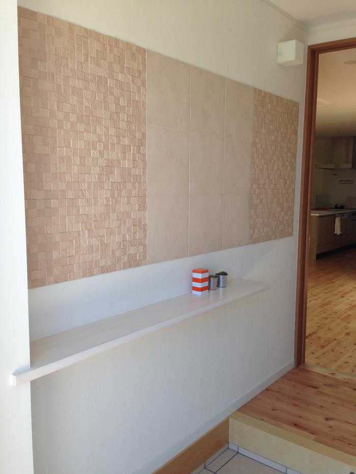 Entrance. Pasting popularity of eco-carat on the wall!