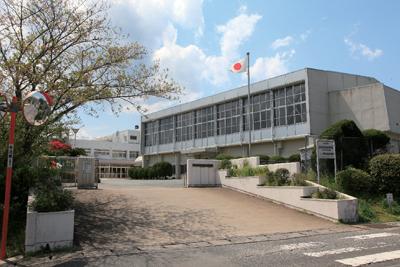 Primary school. Dazaifu Minami is an educational environment that 1200m was carefree to elementary school!