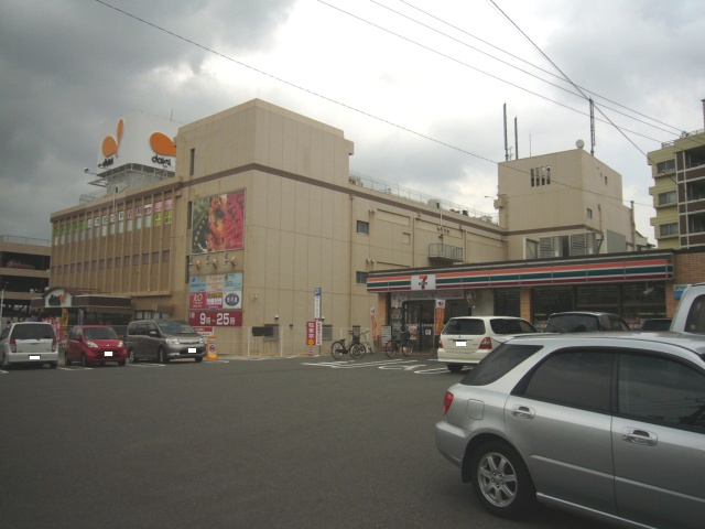 Convenience store. Seven-Eleven Nishitetsufutsukaichi Station East store up (convenience store) 750m