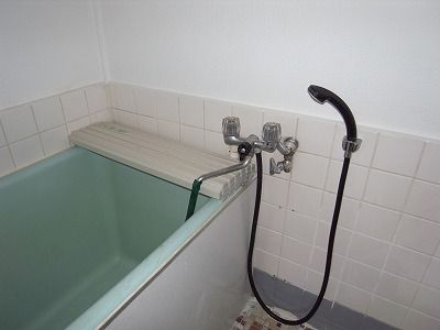 Bath. Hot water supply ・ I put shower