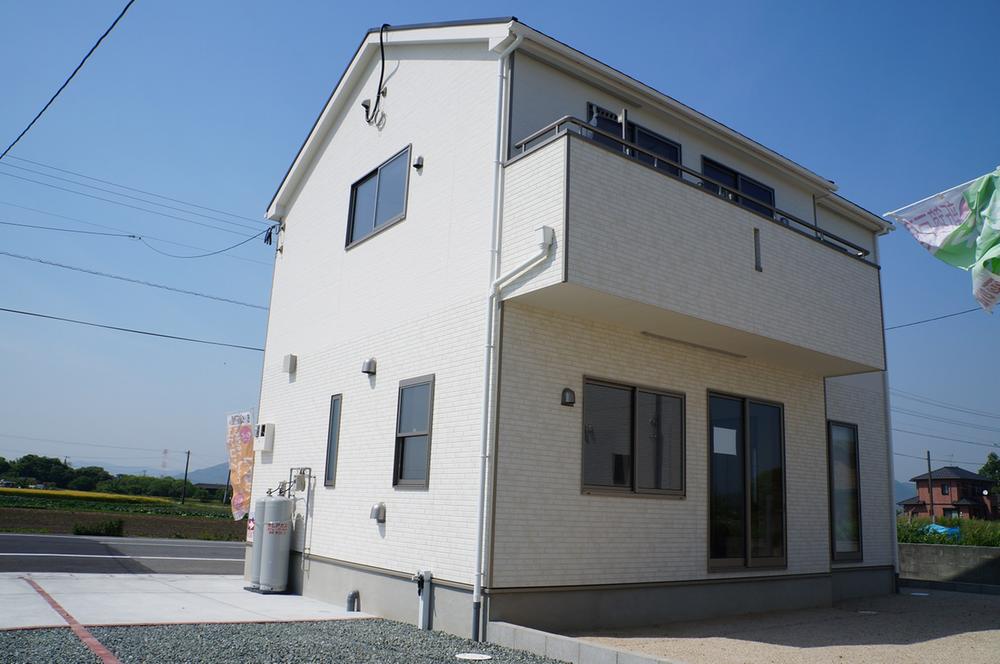 Same specifications photos (appearance). (Building 2) same specification