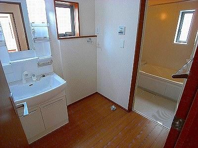 Wash basin, toilet. Same specifications Photos