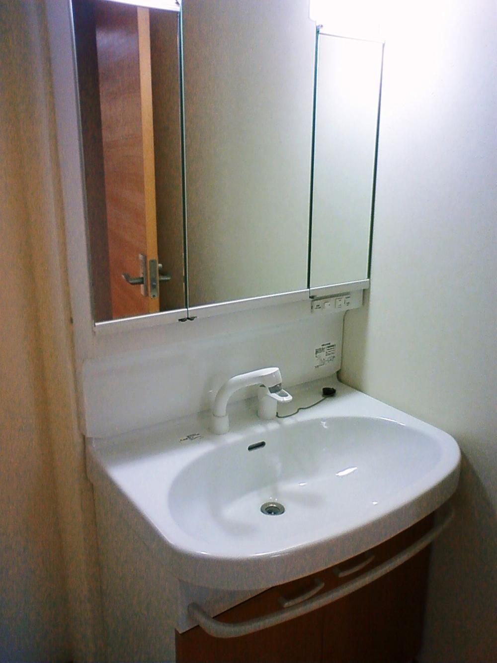 Wash basin, toilet. Room (August 2012) shooting