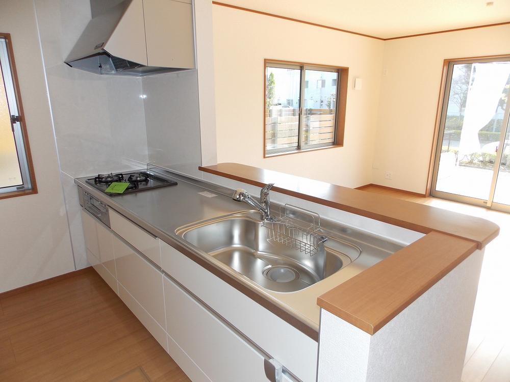 Kitchen. From the wife's point of view, It overlooks the living-dining, You can enjoy conversation with family even during cooking (* ^ _ ^ *) ◆ It becomes the same specification photo ◆