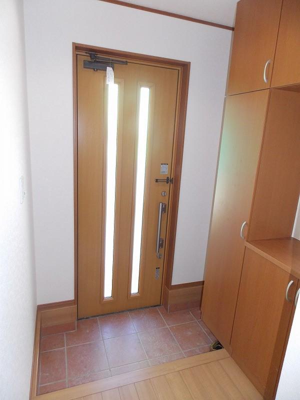 Entrance. Spacious entrance