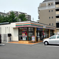 Convenience store. Seven-Eleven Fukuoka peace 5-chome up (convenience store) 220m