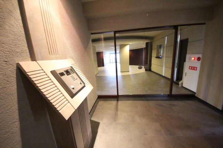 lobby. Of course, it is auto-lock (^^) v