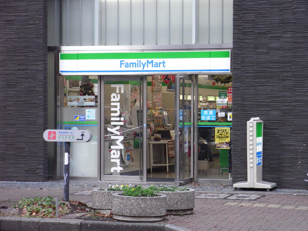 Convenience store. FamilyMart Akasaka Keyaki-dori to (convenience store) 120m