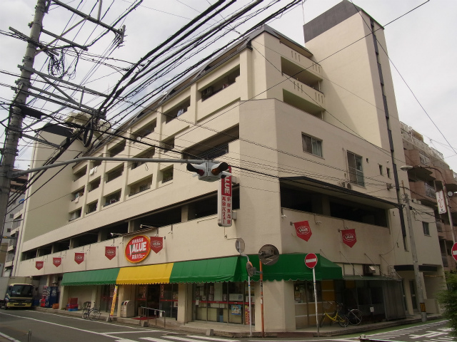 Supermarket. E-Mart Takasago to Value (super) 402m