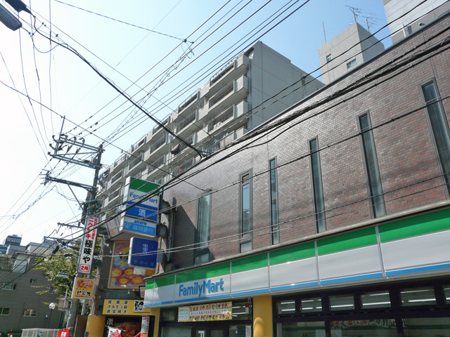 Convenience store. FamilyMart Fukuoka Yakuin-chome store up (convenience store) 50m