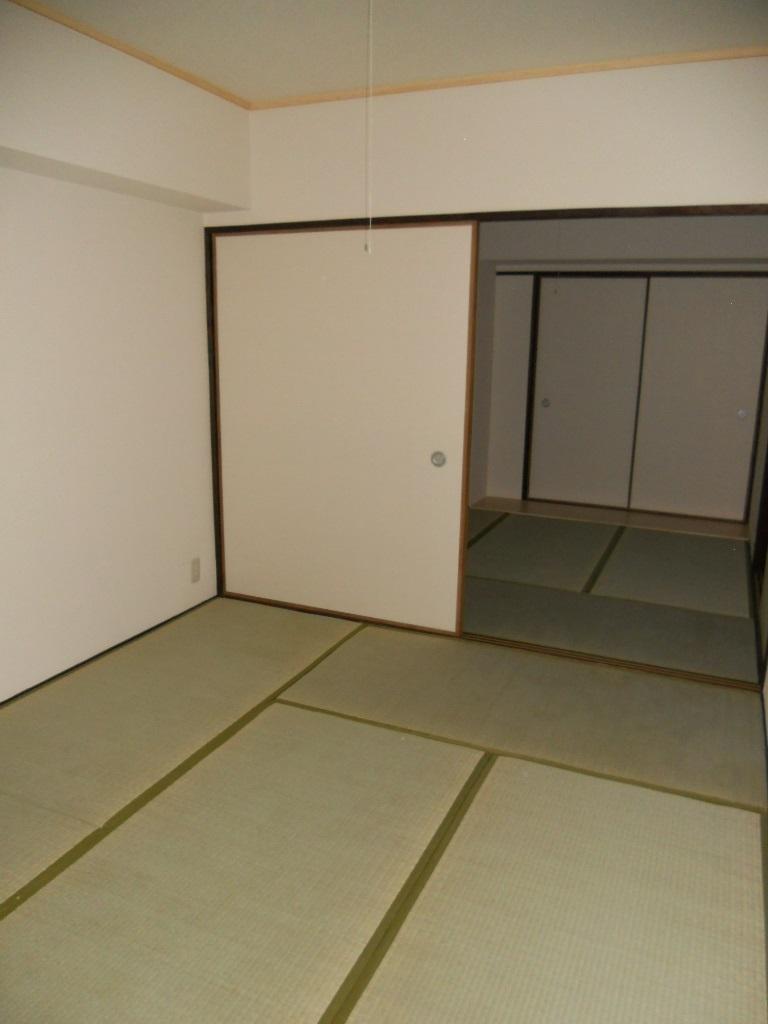 Non-living room. 2 between the continuance of the Japanese-style room!