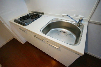 Kitchen. Two-burner stove with ☆