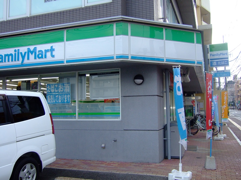 Convenience store. FamilyMart platinum-chome store up (convenience store) 207m