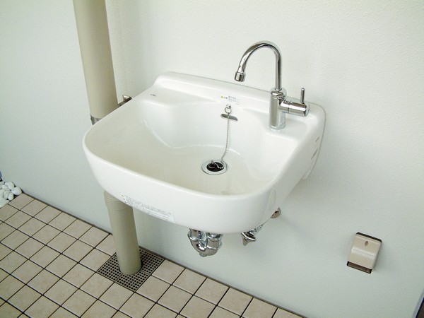 balcony ・ terrace ・ Private garden.  [Slop sink] Balconies, Set up a cleaning and the like happy slop sink gardening ※ illumination, Waterproof outlet standard (same specifications)