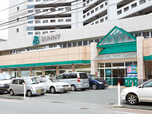 Surrounding environment. Sunny Hirao store (about 740m / A 10-minute walk)