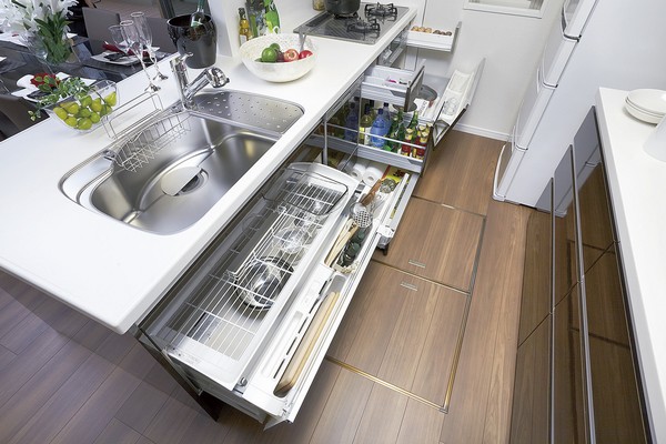 Other. The kitchen is, Visibility of housed thing Ya, Adopt a "pleasure package and the storage shelf," in consideration of the take-out ease. It can reduce the effort and labor of the time to cook, Also contribute to the reduction of working hours