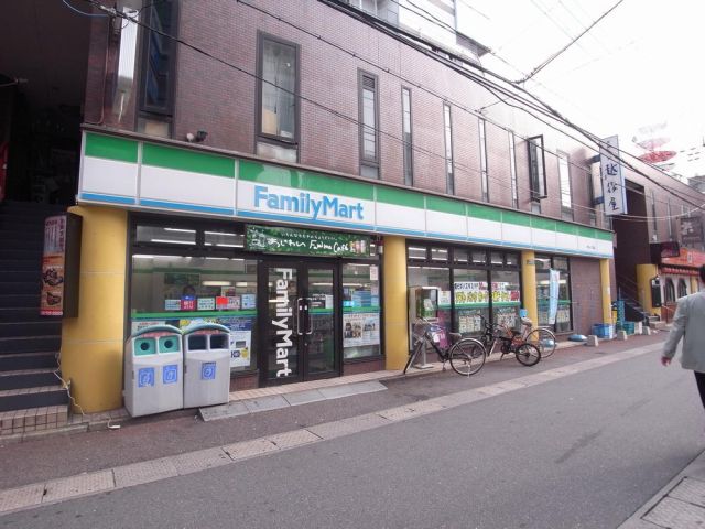 Convenience store. 250m to Family Mart (convenience store)