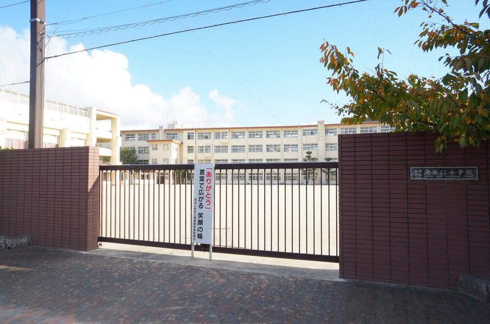 Primary school. South 1040m to our Hitoshi elementary school