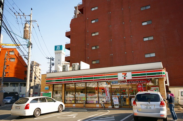 Convenience store. Seven-Eleven Fukuoka Hirao 2-chome up (convenience store) 28m