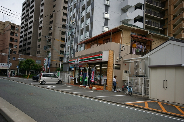 Convenience store. Seven-Eleven Fukuoka Saki 1-chome to (convenience store) 273m