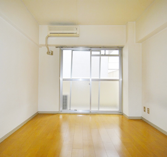 Other room space. 2-minute walk from the Ropponmatsu Station