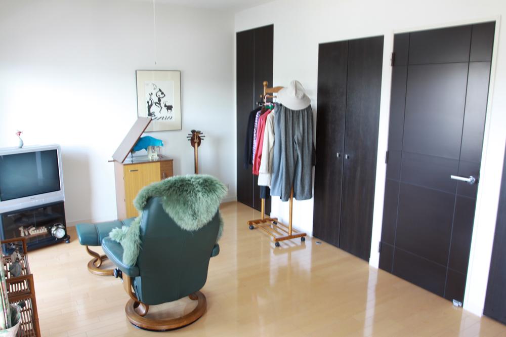 Non-living room. There is a Western-style back and survive a walk-in closet