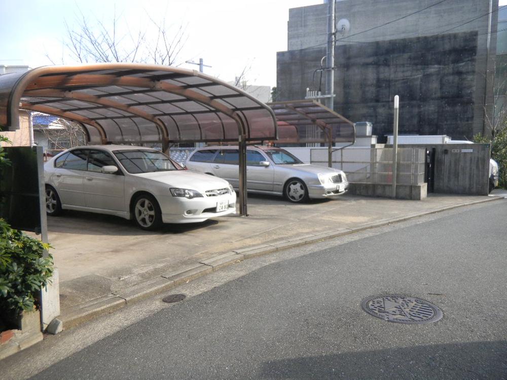 Parking lot. Parking (4 cars can park) but also with car port