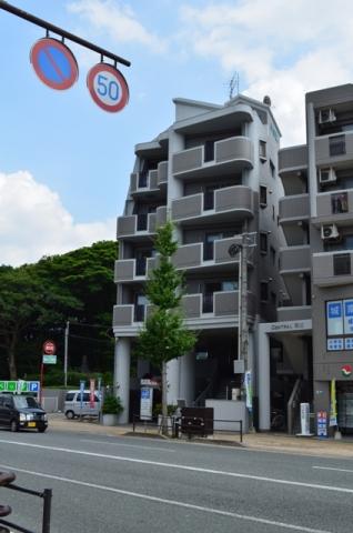 Local appearance photo. It is a bus stop in front of eyes