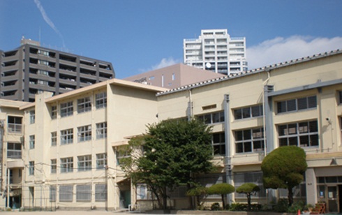 Primary school. Maizuru until the elementary school (elementary school) 572m