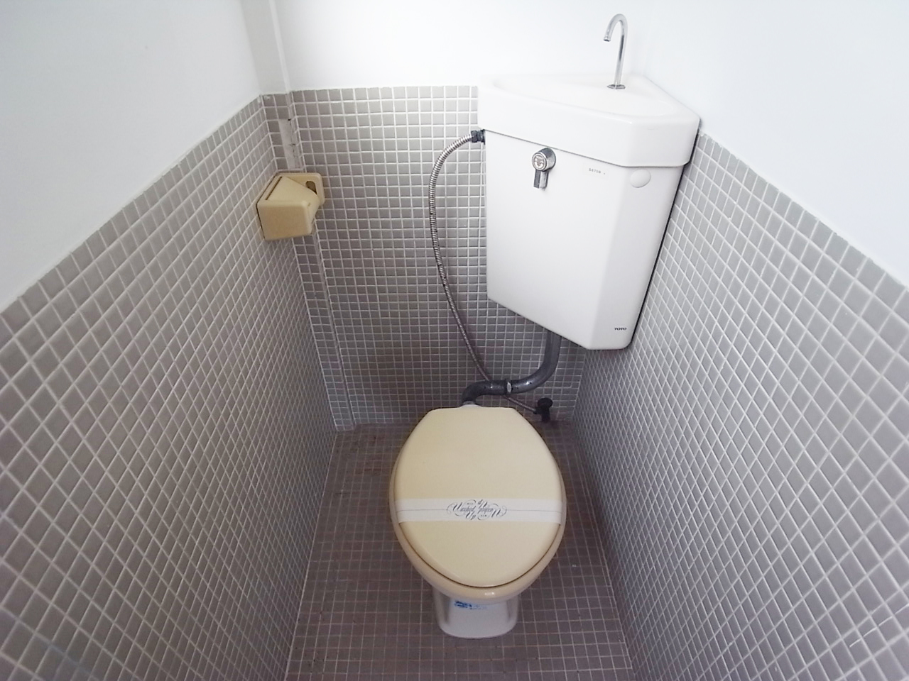 Toilet. Another room (image)