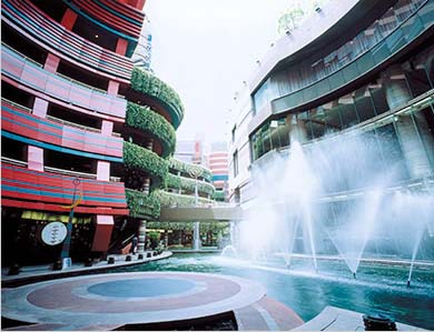 Shopping centre. Canal City Hakata to the (shopping center) 744m