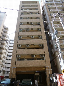 Building appearance. Condominium rental apartment popular area