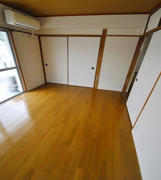 Other room space. All flooring