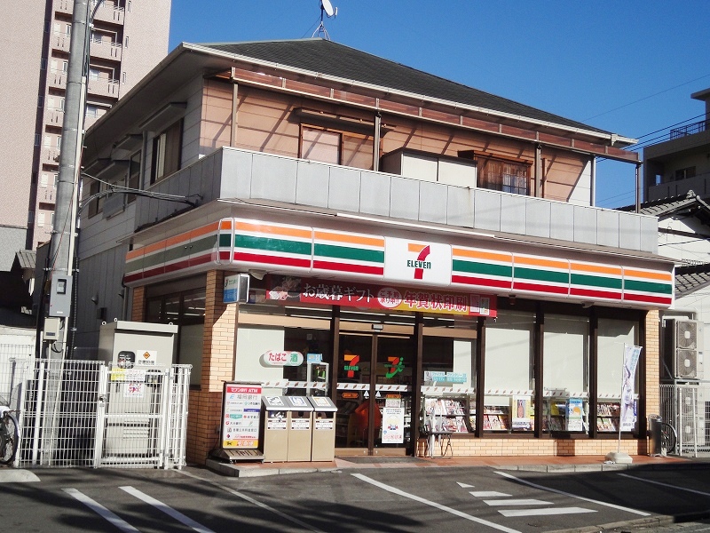 Convenience store. Seven-Eleven Fukuoka Saki 1-chome to (convenience store) 204m