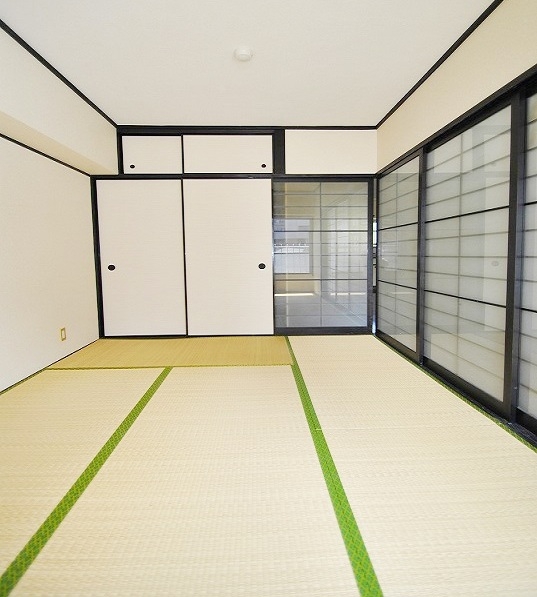 Other room space. After all tatami is calm
